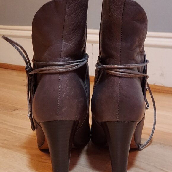Dolce Vita Gray Leather Ankle Boots with 3 inch Heel Women's Size 6.5 - Picture 4 of 9